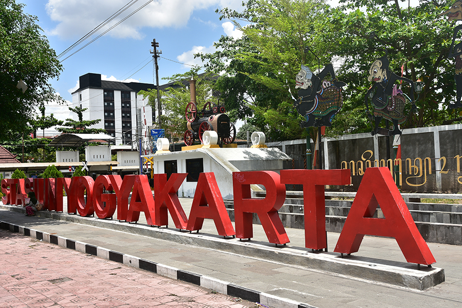 stasiun terbesar di Indonesia