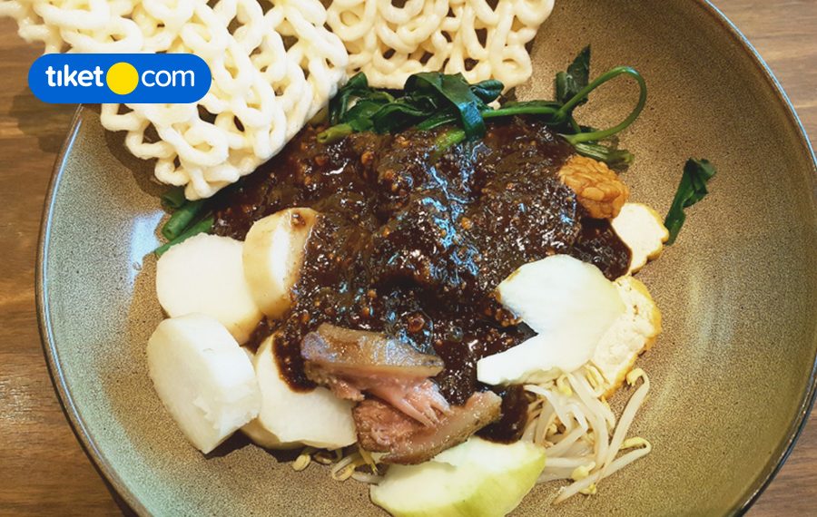 Spend Your Weekend with a Feast of Surabaya Cuisine