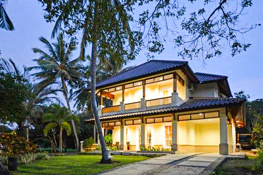 villa dekat pantai di Indonesia