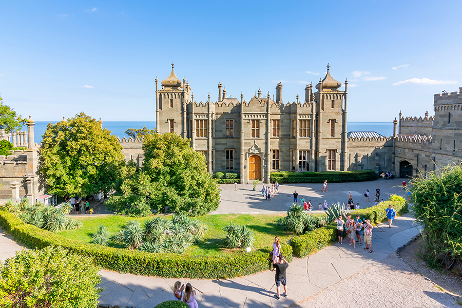  Incredible Palaces and Castles in Russia