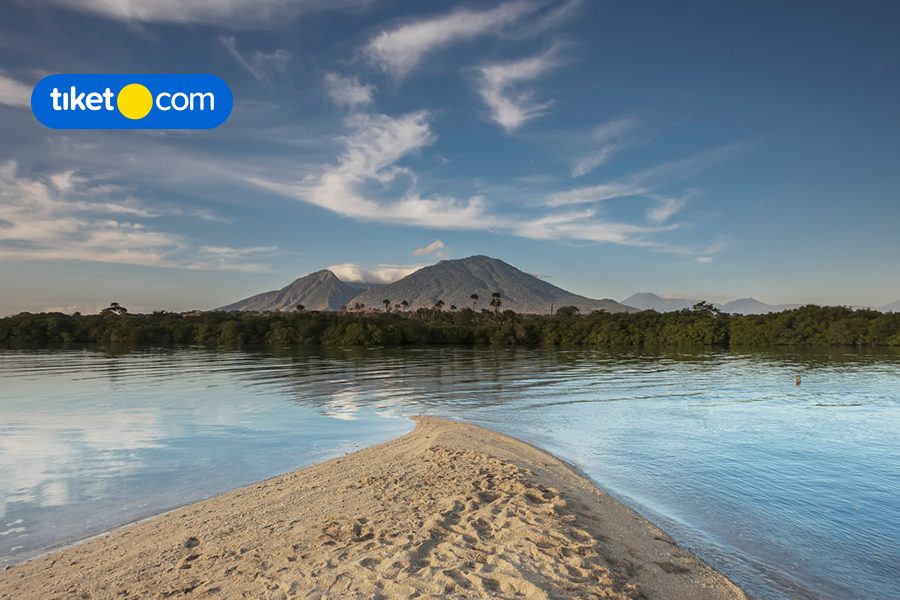 Bring Your Camera and Visit These 8 Instagrammable Spots in Banyuwangi