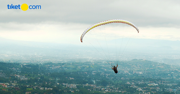 Wajib Coba! Sensasi Melayang-layang di Atas Langit Bogor